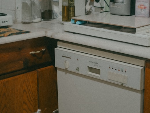 A 1985 kitchen before renovation