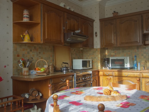A dated kitchen with its original units