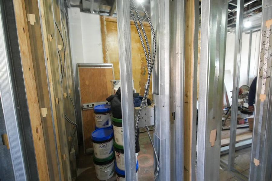 Wall build-up with insulation set before boarding